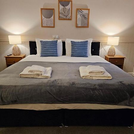 Dog And Partridge Inn Calne Extérieur photo