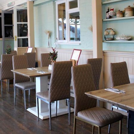 Dog And Partridge Inn Calne Extérieur photo