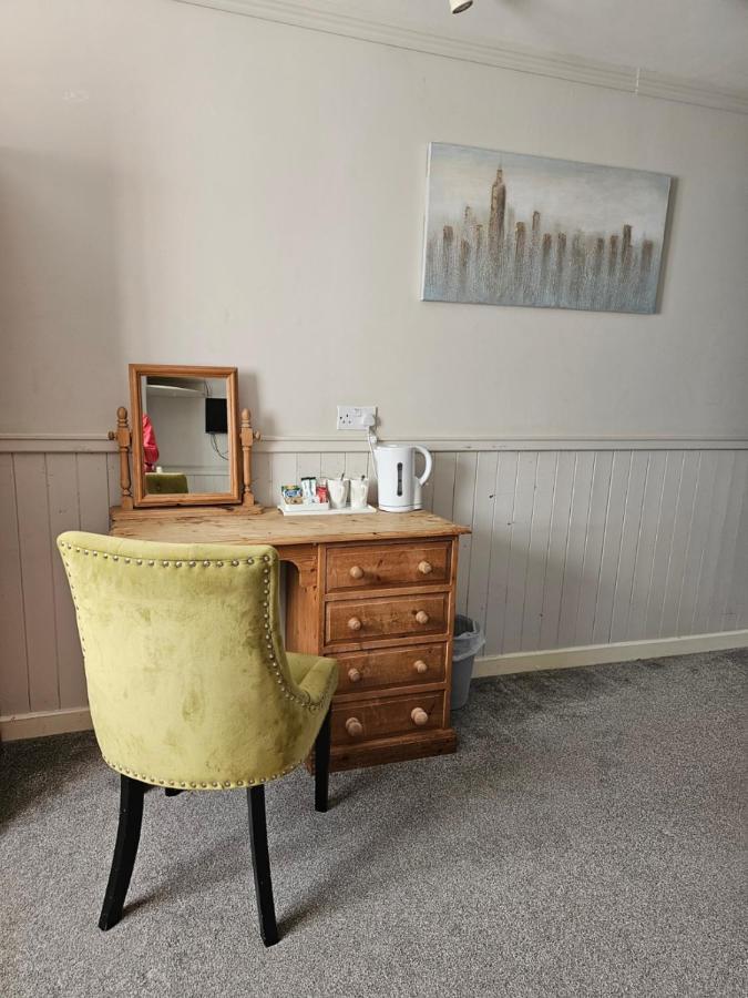 Dog And Partridge Inn Calne Extérieur photo