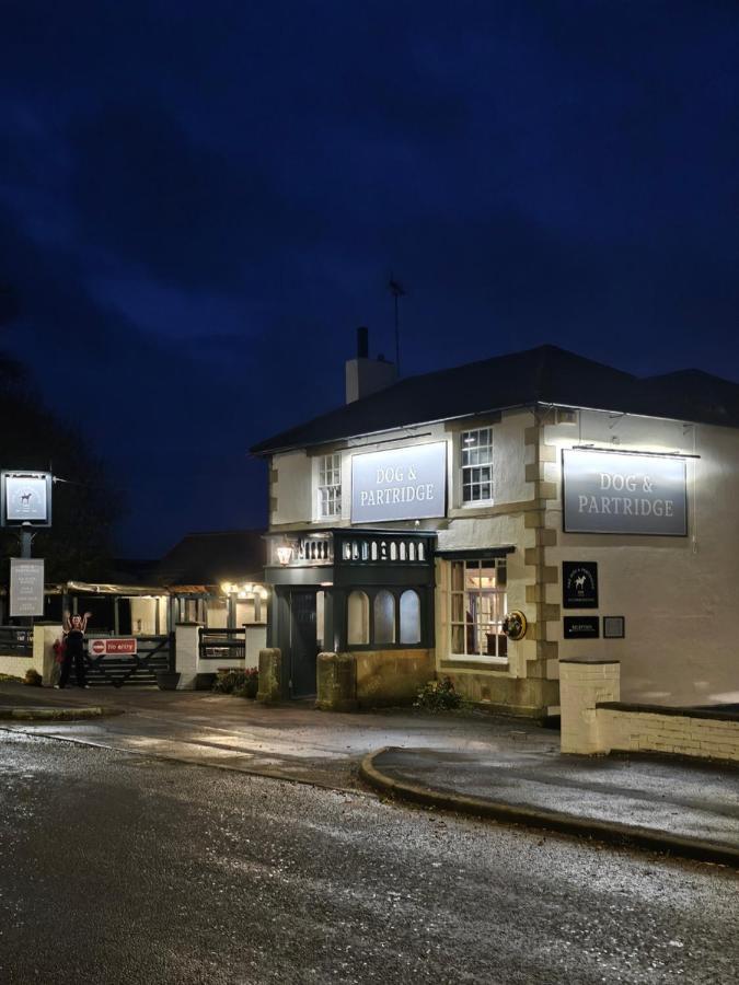 Dog And Partridge Inn Calne Extérieur photo