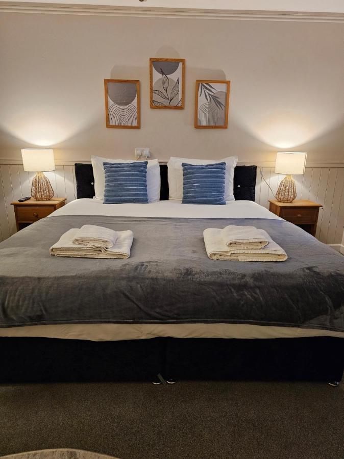 Dog And Partridge Inn Calne Extérieur photo