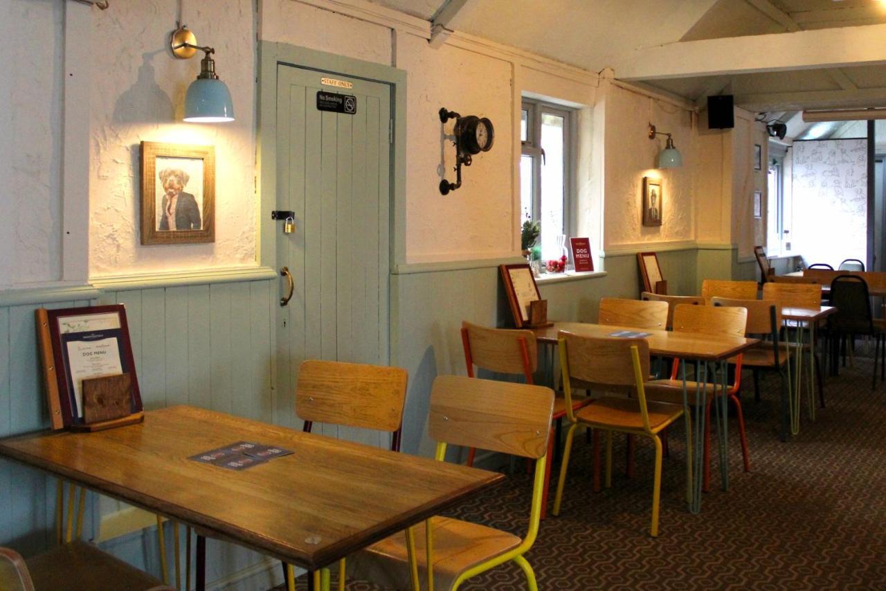 Dog And Partridge Inn Calne Extérieur photo